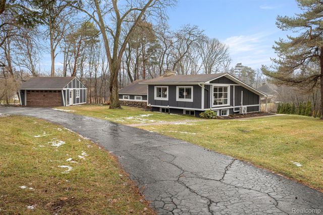 45401 W 9 Mile Road, Novi, MI 48374