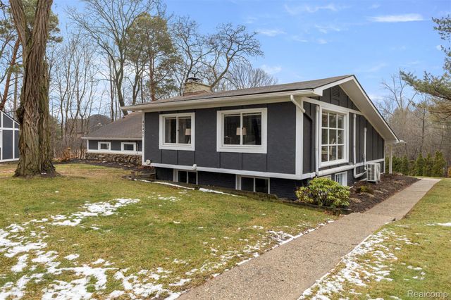 45401 W 9 Mile Road, Novi, MI 48374