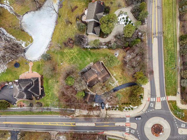 45401 W 9 Mile Road, Novi, MI 48374