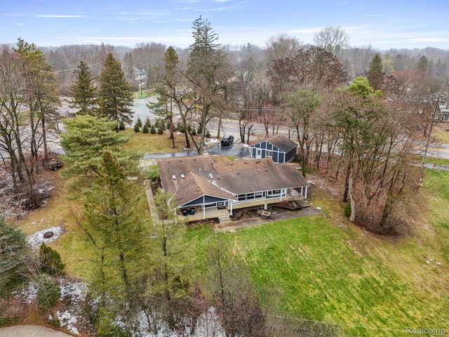 45401 W 9 Mile Road, Novi, MI 48374