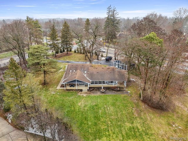 45401 W 9 Mile Road, Novi, MI 48374