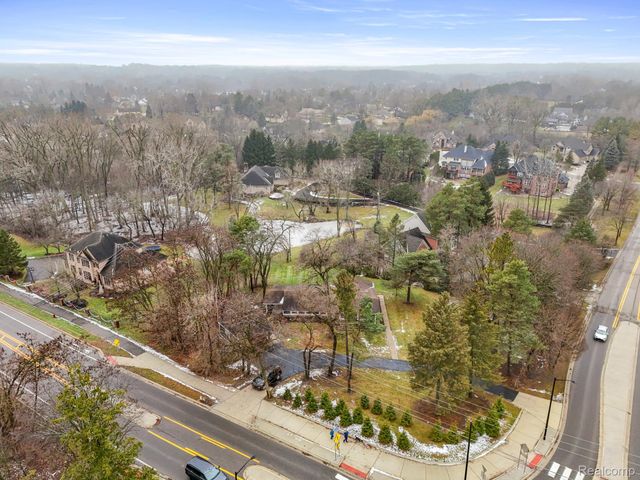 45401 W 9 Mile Road, Novi, MI 48374