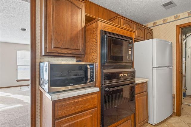 16404 Covey Lane, Bonner Springs, KS 66012