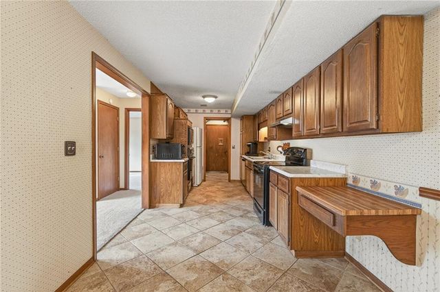 16404 Covey Lane, Bonner Springs, KS 66012