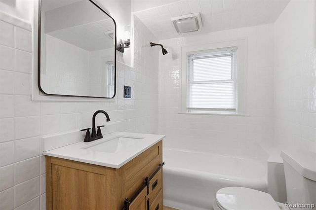 124 E Windemere Avenue, Royal Oak, MI 48073