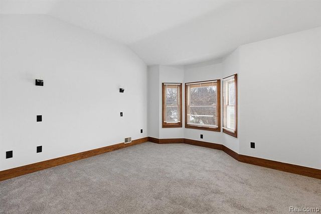 124 E Windemere Avenue, Royal Oak, MI 48073