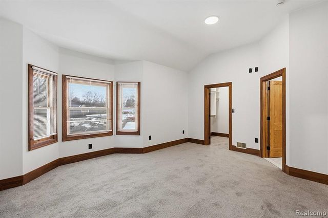 124 E Windemere Avenue, Royal Oak, MI 48073