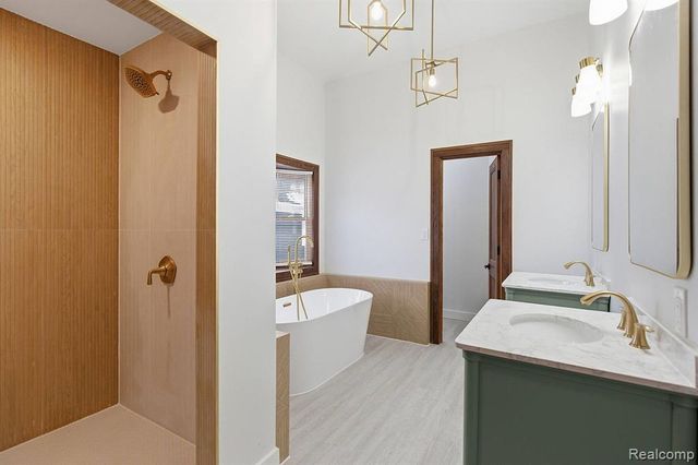 124 E Windemere Avenue, Royal Oak, MI 48073