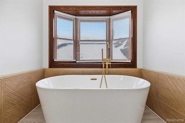 124 E Windemere Avenue, Royal Oak, MI 48073