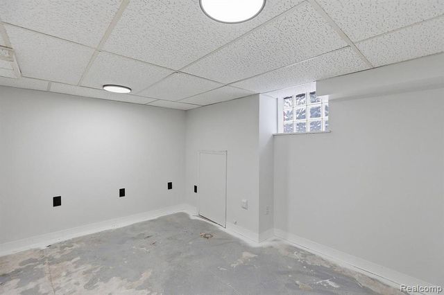 124 E Windemere Avenue, Royal Oak, MI 48073