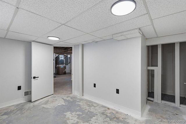 124 E Windemere Avenue, Royal Oak, MI 48073