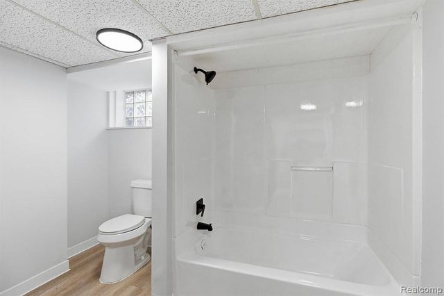 124 E Windemere Avenue, Royal Oak, MI 48073