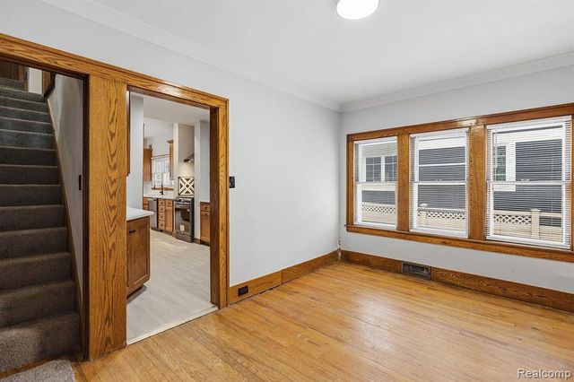 124 E Windemere Avenue, Royal Oak, MI 48073