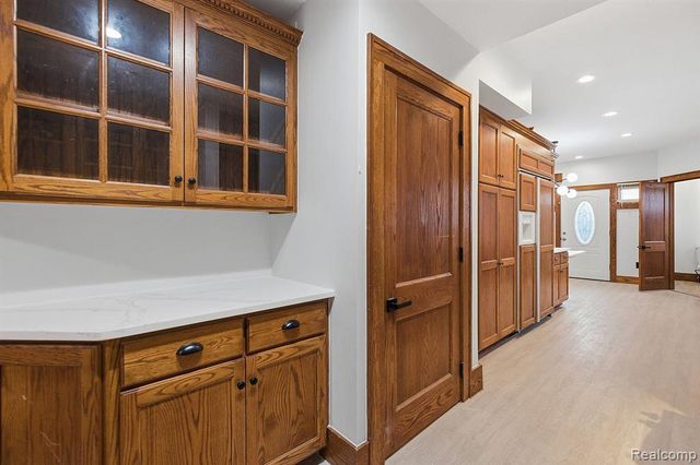 124 E Windemere Avenue, Royal Oak, MI 48073