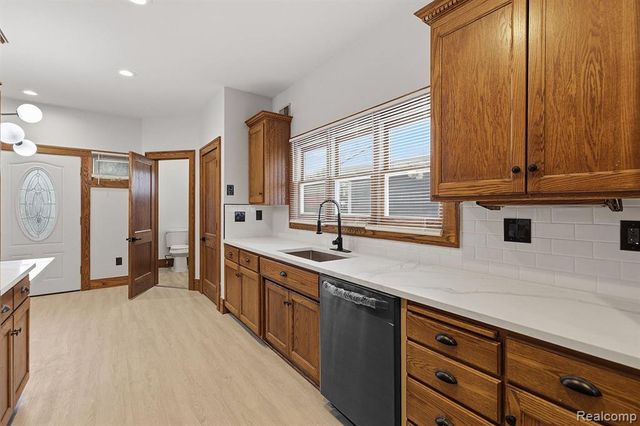 124 E Windemere Avenue, Royal Oak, MI 48073