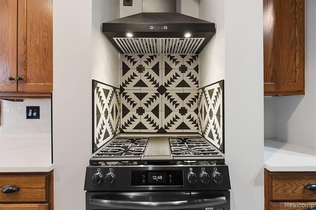 124 E Windemere Avenue, Royal Oak, MI 48073