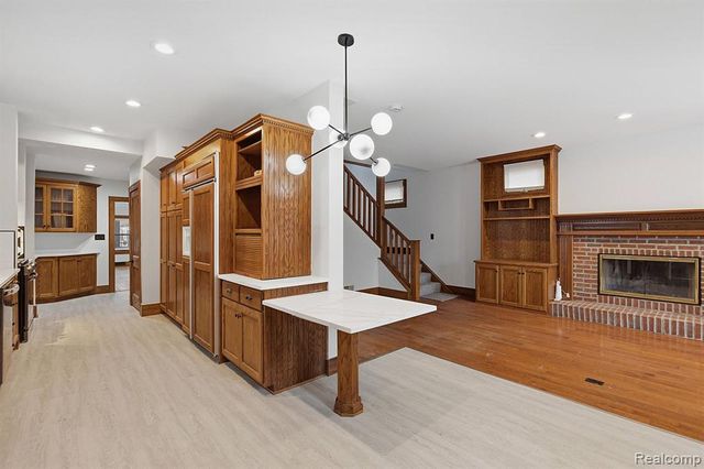 124 E Windemere Avenue, Royal Oak, MI 48073