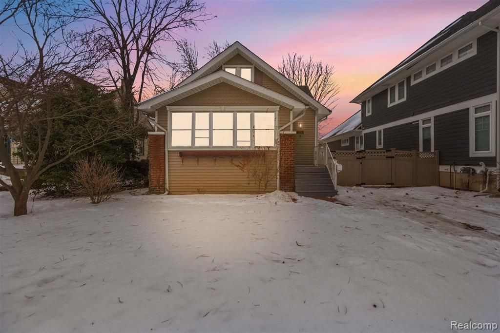124 E Windemere Avenue, Royal Oak, MI 48073