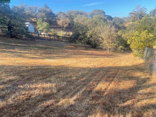 35 Hilltop Rd, Martinez, CA 94553