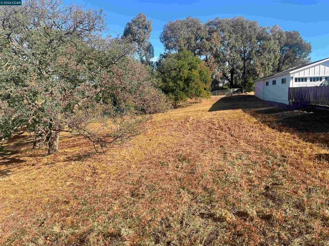 35 Hilltop Rd, Martinez, CA 94553
