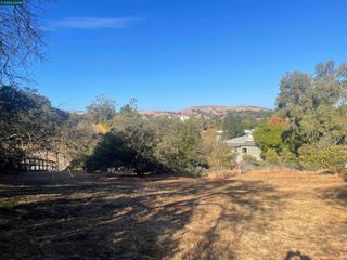 35 Hilltop Rd, Martinez, CA 94553