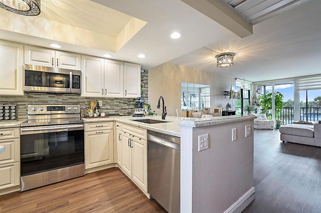 8 Royal Palm Way 3010, Boca Raton, FL 33432