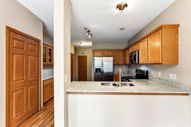 6784 Pine Crest Trail S, Cottage Grove, MN 55016