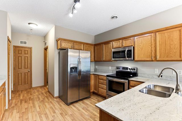 6784 Pine Crest Trail S, Cottage Grove, MN 55016