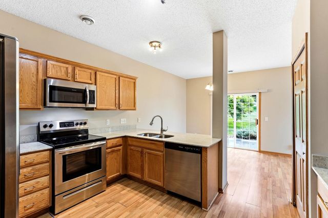 6784 Pine Crest Trail S, Cottage Grove, MN 55016