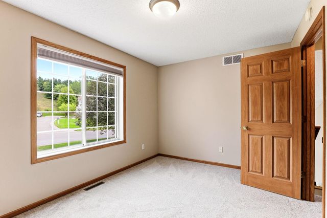 6784 Pine Crest Trail S, Cottage Grove, MN 55016