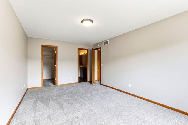 6784 Pine Crest Trail S, Cottage Grove, MN 55016