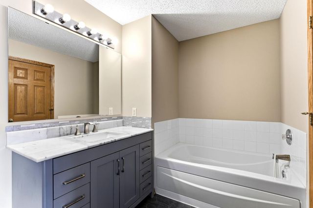 6784 Pine Crest Trail S, Cottage Grove, MN 55016