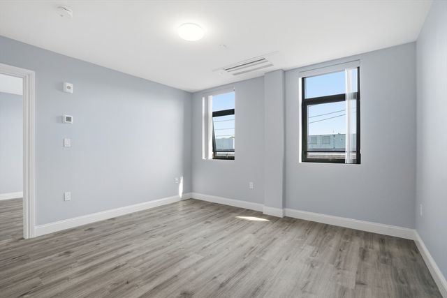 632 Centre St 305, Boston, MA 02139