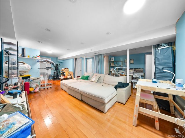 24571 61st Avenue, Little Neck, NY 11362