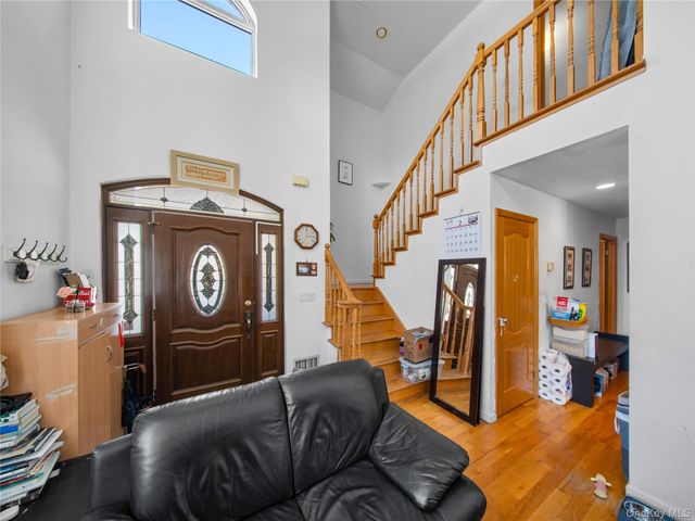 24571 61st Avenue, Little Neck, NY 11362