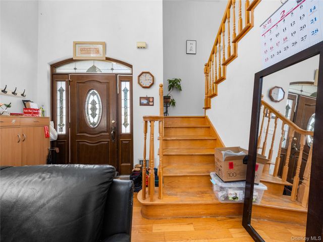 24571 61st Avenue, Little Neck, NY 11362