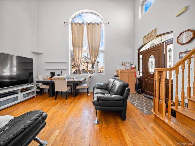 24571 61st Avenue, Little Neck, NY 11362