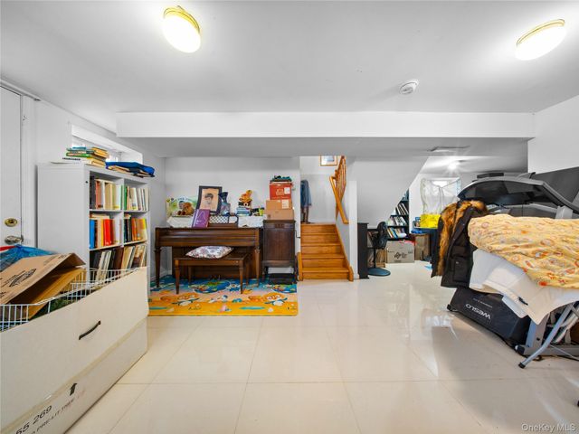 24571 61st Avenue, Little Neck, NY 11362