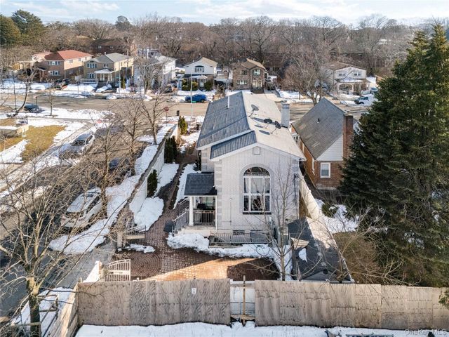 24571 61st Avenue, Little Neck, NY 11362