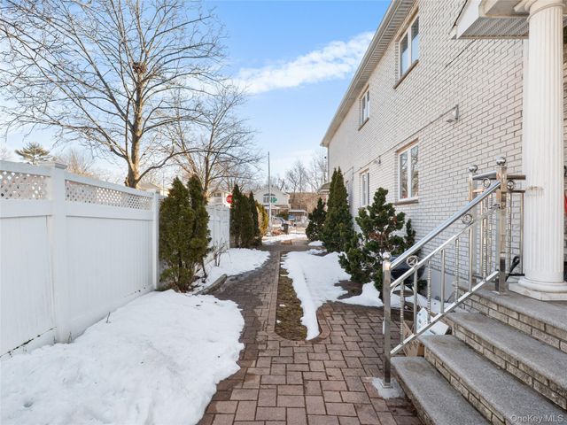 24571 61st Avenue, Little Neck, NY 11362