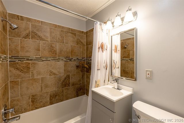 213 E Falletti Avenue, Claremore, OK 74017