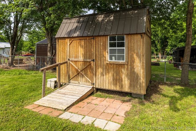 213 E Falletti Avenue, Claremore, OK 74017