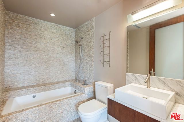 8460 Harold Way, Los Angeles, CA 90069