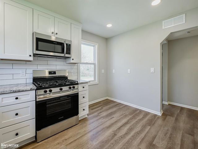 47051 Frederick Road, Shelby Twp, MI 48317