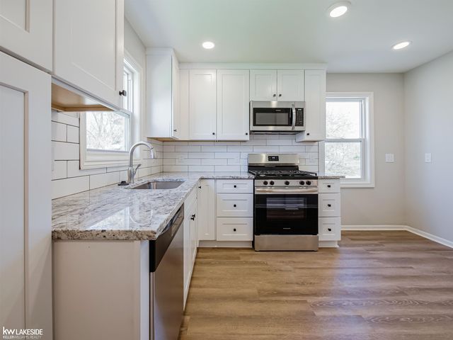 47051 Frederick Road, Shelby Twp, MI 48317