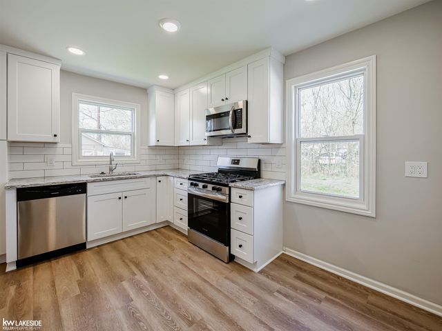 47051 Frederick Road, Shelby Twp, MI 48317