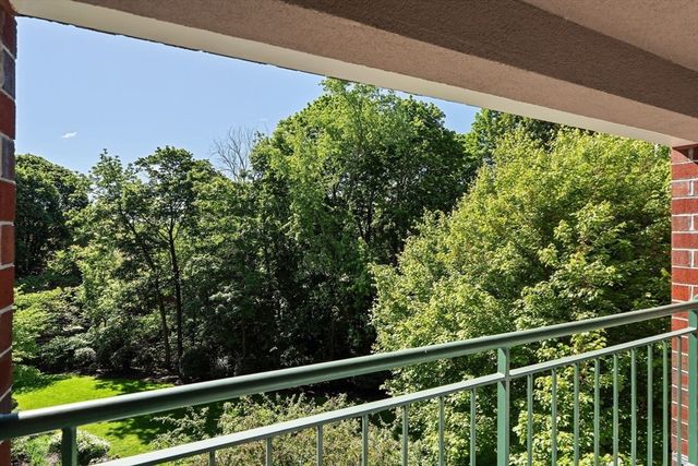 1 Watermill Pl 319, Arlington, MA 02476