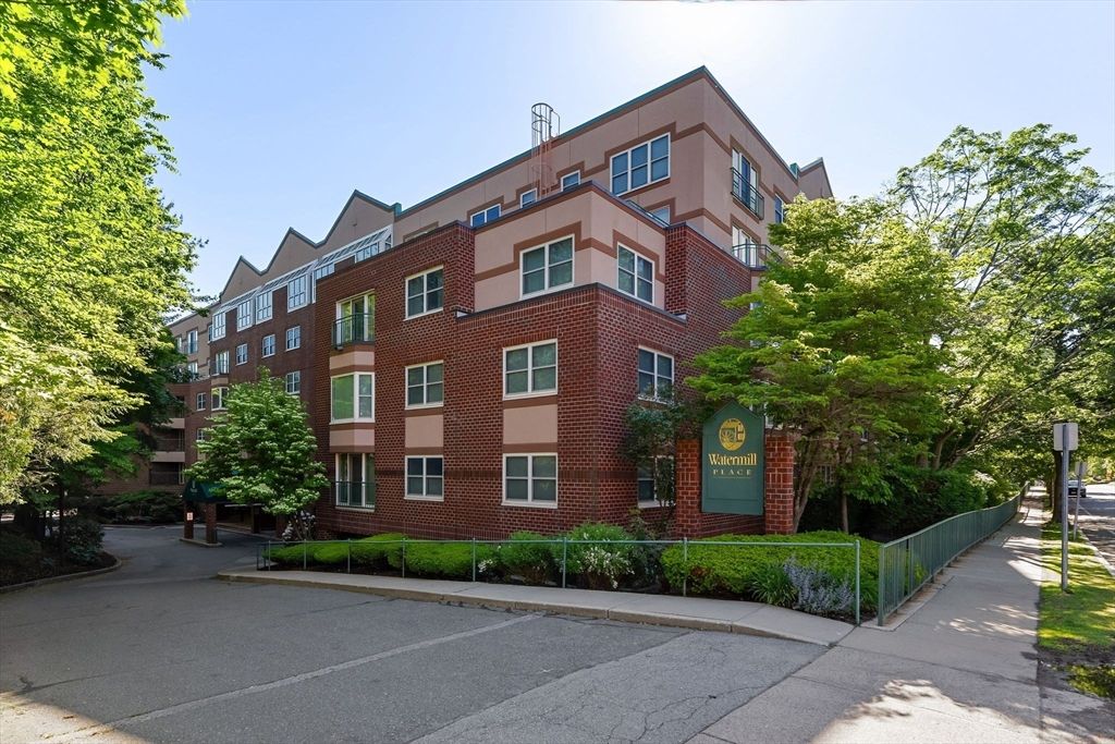 1 Watermill Pl 319, Arlington, MA 02476