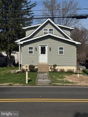 422 KANSAS RD, Warrington, PA 18976