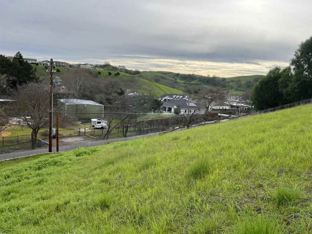 Image 8 of property listing at 1388 Lawrence Rd, Danville, CA 94506